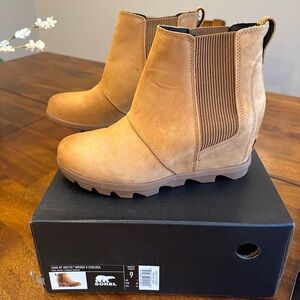 Sorel, Joan of Arctic, Wedge II Chelsea, Women’s size 9, Caramel Brown